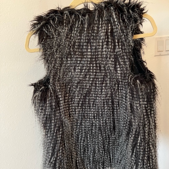 Fury vest Material Girl - Picture 2 of 3